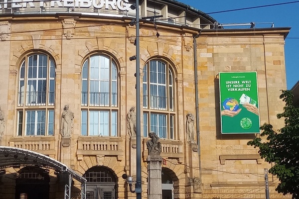 FfF-Plakat am Stadttheater ist das erlaubt?