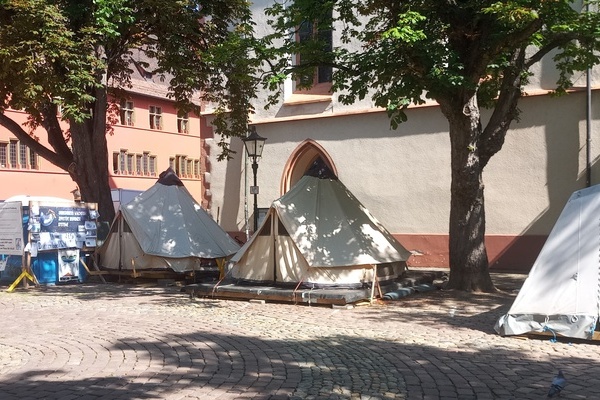 Klimacamp: Endlich schreitet die Stadt ein Klimacamp: Endlich schreitet die Stadt ein