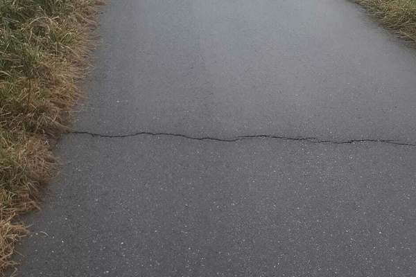 Anfrage mit bitte um Stellungnahme - Fahrradweg Opfingen: Sch�den und Markierungen