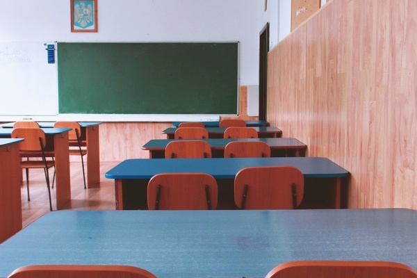 Eltern, Schülerinnen und Schüler mitnehmen geht anders! Eltern, Schülerinnen und Schüler mitnehmen geht anders!